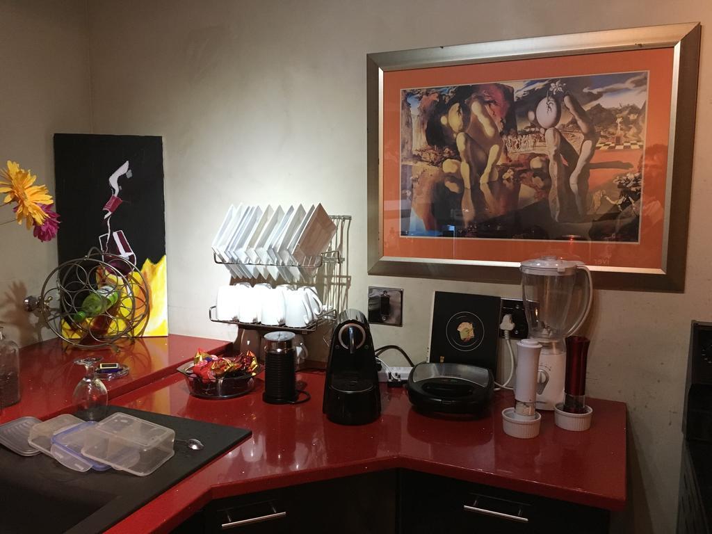 Manhattan Place Cape Town Room photo